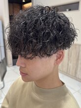 《*どんな服装にも合わせやすいトレンドヘアを*》オシャレを楽しみたい方にも人気なGRANDEURのメンズパーマ