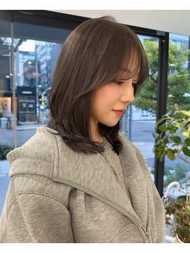 エム(M) ブリーチなし/グレージュ/ミディアム/レイヤー/淀屋橋