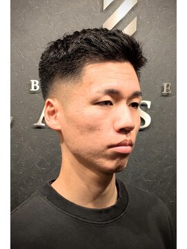 バーバークラシックス(BARBER CLASSICS) 男らしさと潔さのフェードスタイル