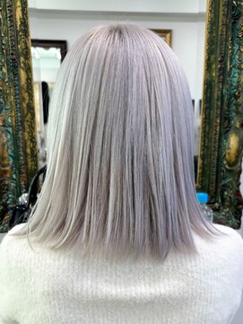 ルネラトーキョー(RUNERA TOKYO) シルバーのミディアムスタイル