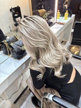 ブレンド 渋谷(BLend) ハイライトカラーミディアムバタフライカットデザインカラー