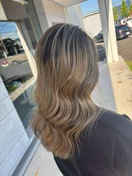 クレヨン ケース(Crayon case) ハッシュカットミルクティーブラウンラフウェーブロングレイヤー