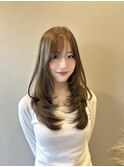 透き通るブリーチベージュハイレイヤー