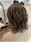 グレーベージュ