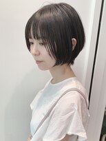 大人かわいい黒髪丸みショートボブ耳かけ前下がり