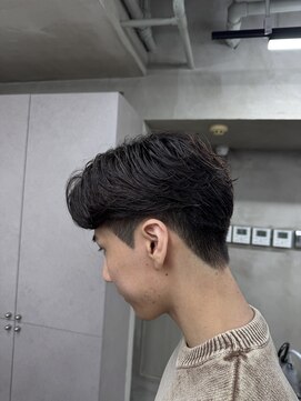 ニコ トウキョウ ロジック(nico TOKYO Logic) 刈り上げセンターパートテーパーフェードカットニュアンスパーマ