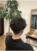 しっかりとカール感を活かした メンズ パーマ スタイル