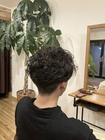 ヒュッゲ コロイコ(Hygge Coroico)&nbsp;しっかりとカール感を活かした メンズ パーマ スタイル