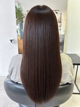 スラッシュ イー(/E)の写真/年齢による髪質の変化が気になる方におすすめのサロン♪気になる手触りも大人女性の髪質改善でうる艶に◎