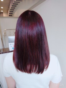 オズギュルヘア(Ozgur hair) レッド系レイヤースタイル