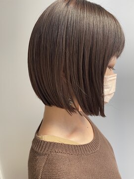 ベルフェミンキルン(Belle femin kilun) 切りっぱなしボブ ショートボブ アッシュブラウン 暗めカラー