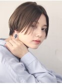 前髪なし ショートヘア ハンサムショート センター分け 青山