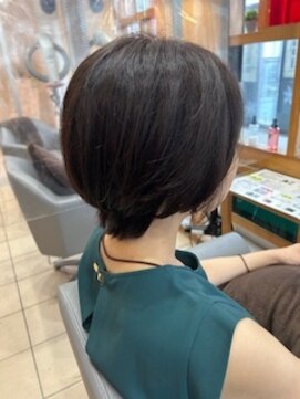 スタジオ アルファプラス 日暮里店(studio α+) ステップボーンカットカットボブショートハイライト白髪ぼかし