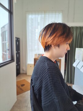 トイズファクトリー(Toys Factory) インナーオレンジ×くびれショートカット