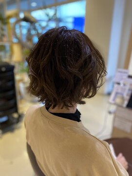 クセをいかしたパーマ風スタイル