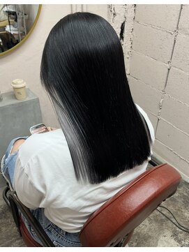 イル(iru) 艶髪　ストレートヘア　酸性ストレート　髪質改善