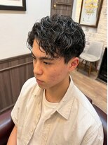 ミリオンバックス 上野(Million Bucks)&nbsp;MEN'S HAIR刈り上げセンターパート波巻きツイストスパイラル