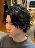 シャドウパーマのセンターパートウルフ◎