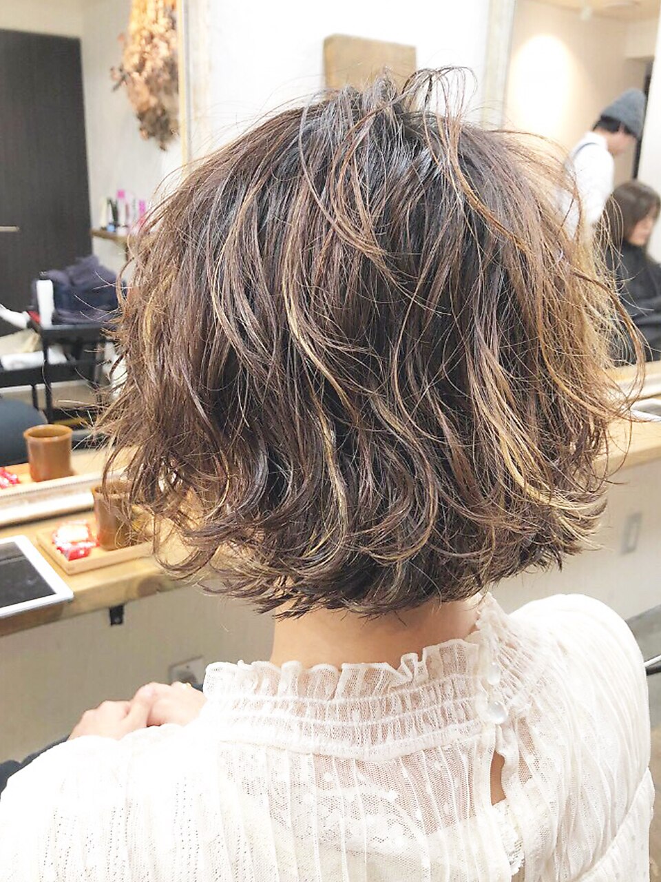 30代40代大人かわいい♪外国人風無造作カールショートボブ：L043141409