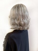 ミュラ(mulah)&nbsp;ハイトーンシルバーアッシュ＊ミディアムボブウェーブスタイル