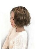 ショートボブのゆるめのスパイラルパーマ