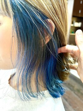 ニフティ(NIFTY) 切りっぱなしボブ×ブルーサファイアインナーカラー/熊本/上通