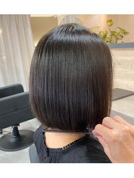 フェリシータ 高槻店(felicita) 切りっぱなし前下がりボブ
