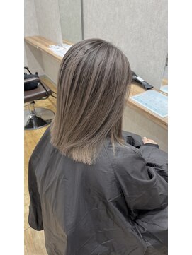 ラリス(Ralis) 切りっぱなしレイヤーボブ/シャドールーツ