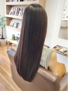 クラリヘア(kurari hair)の写真/【池下駅4分】新規カット＋ストレートパーマ￥14080♪雨や湿度、汗で髪のうねりに負けないさらツヤ髪へ！