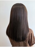 大人ロンググレージュヘア