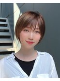 大人ショート 自毛風ストレート 前髪あり シアーカラー