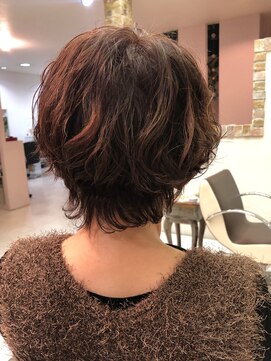 ドゥ スタイル 三国ヶ丘店(Duex Style) ウルフショート×ウェーブパーマ×白髪ぼかしカラー