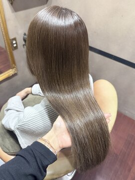 まろやか艶ベージュ／自然な透明感の柔らかロング