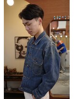 エディ(Edy)&nbsp;センターパート刈り上げニュアンスパーマ韓国ヘアカルマヘア岡山