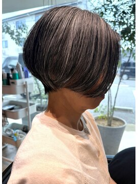 ナチュラル ヘアーデザイニング(Natural hair designing) 丸みシルエット×前下がりショートボブで首元すっきり/上品ヘア