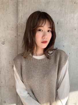 ヌイ 横浜(nui) シースルーバングミディアム外ハネ_毛先パーマことりベージュ