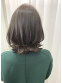 外ハネアッシュヘア