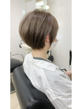 ユーフォリア 新宿店(Euphoria) 20代30代大人可愛い小顔 ショートカット切りっぱなしレイヤー