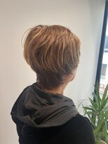 ヒスイバイケンジ(hisui by KENJE)&nbsp;ハイトーンのショートヘアースタイル