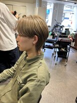 サロン ド ロイ(Salon de Roi)&nbsp;センターパートウルフ金髪ベージュ