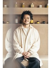 イェニ(YENI)&nbsp;鈴木 亮