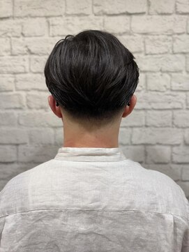 グレイスフル バーバープラチナム 六本木店(Graceful Barber platinum) ツーブロックフェード×サイドパート