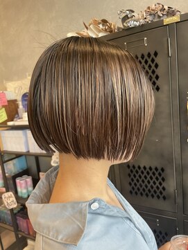 アチーブリス(achieve Liss) 大人可愛い刈り上げ切りっぱなしボブ×透明感艶カラー20代30代