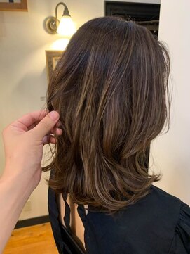 穀雨(Kokuu) 大人シアーベージュミニウルフボブミディアムレイヤー