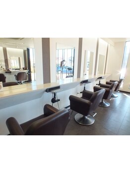 ベテランスタイリストが完全マンツーマンで施術！落ち着ける空間で素敵なサロンタイムをお過ごしください＊