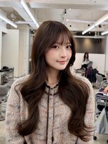 ヒュー 広島(HEW)&nbsp;くびれ顔周りレイヤーオリーブグレージュ