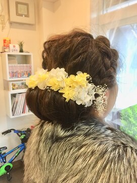 美容室ひまわり ゆる巻きふんわりアップスタイル♪