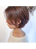 丸みとくびれの絶妙なバランスの柔らかさ溢れるショート