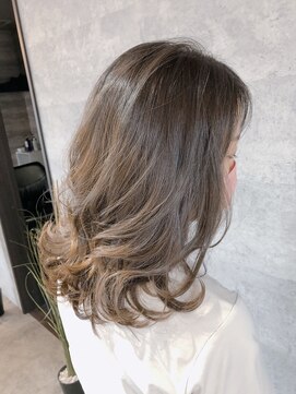 ロウエン 春日(LOWEN) 夏に向けて濃いめの寒色系