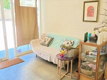 シェルター(hair salon Shelter)の雰囲気（解放感のある待合は、お部屋にいるような雰囲気です♪）